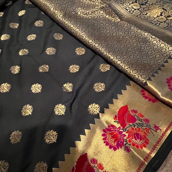 Gray Silk Designer Saree in with Weaving work - Picture 4 of 9